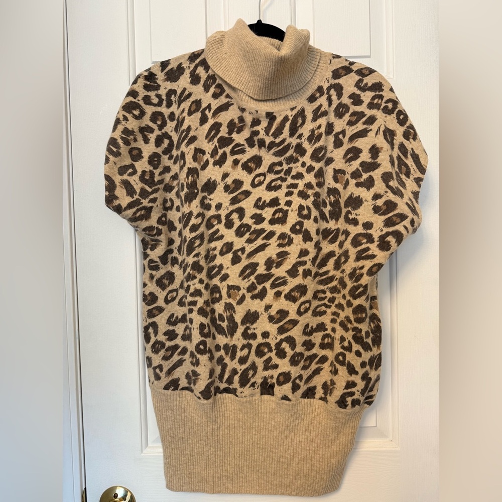 Sisters Leopard Print Turtleneck Sweater – Size S/M